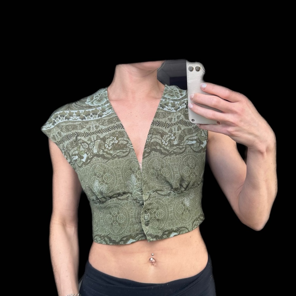 GUESS crop top